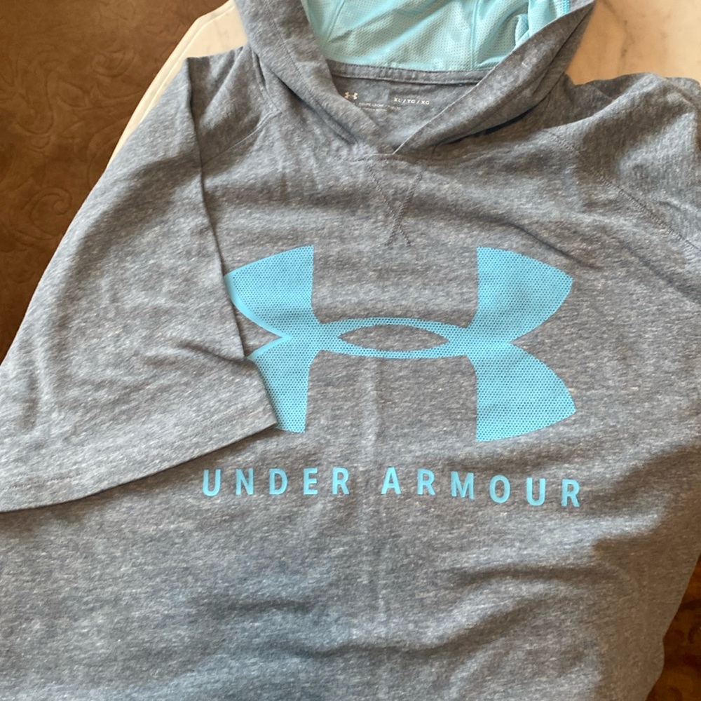 Athleisure /Activewear Short Sleeve Hooded Top NWOT